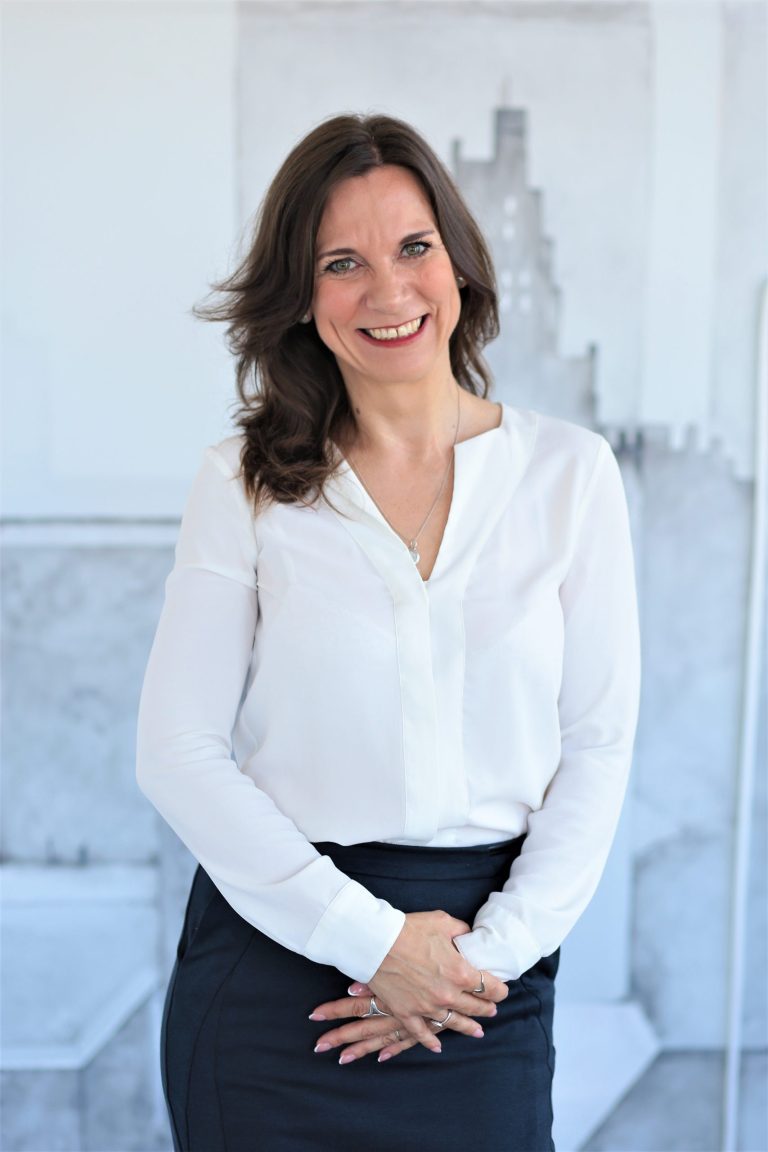 Dr. Krasz Katalin – Ovenfor
